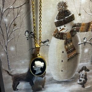 Vintage Cameo Style Pendant Necklace – Gold Tone Chain – Black & White Profile